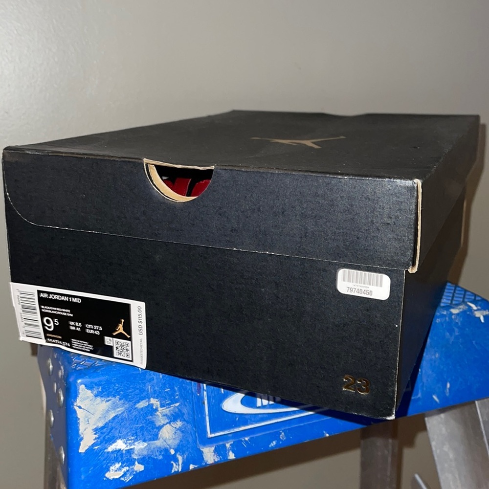 Jordan 1 mids